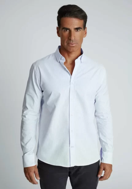 Camisa Oxford azul cuello botones