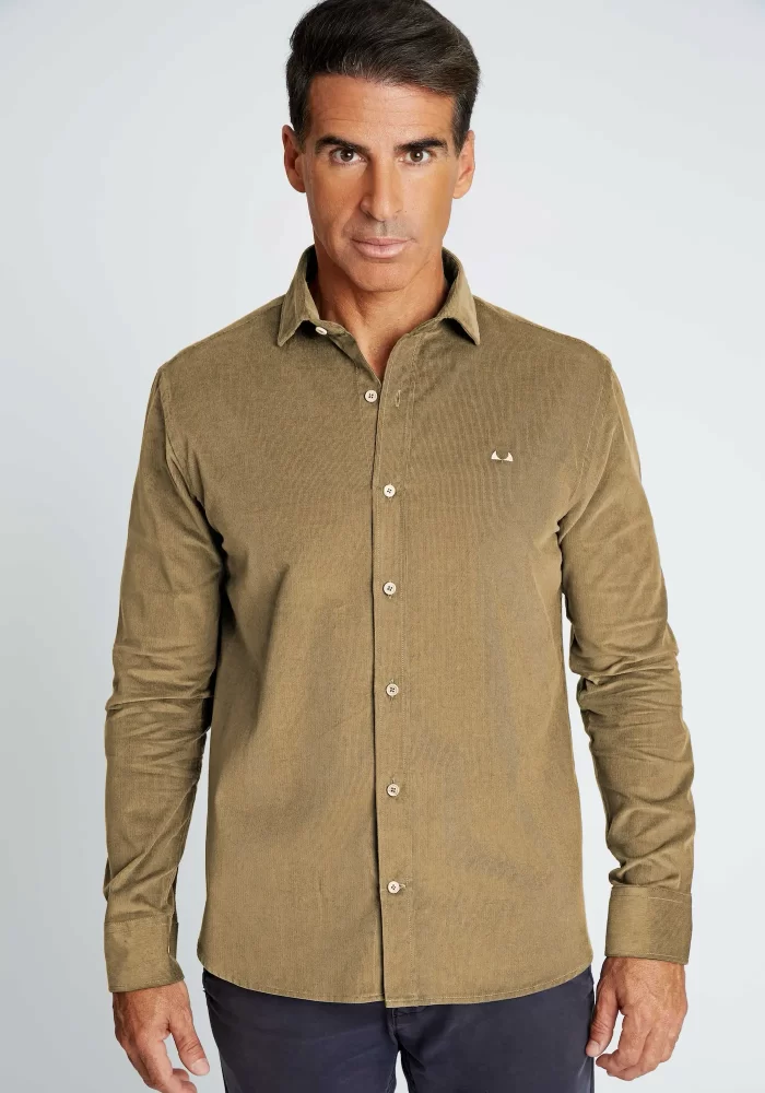 Camisa micro pana camel cuello botones